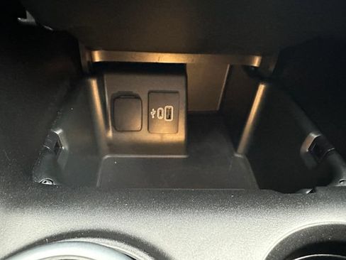 Used 2025 Ford Explorer ST AWD/4WD image 18