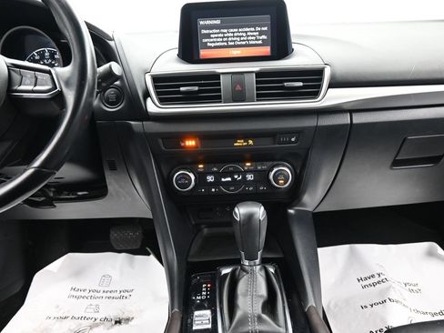 Used 2018 MAZDA MAZDA3 Touring image 22