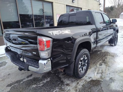 Used 2022 Toyota Tacoma TRD Off-Road image 8