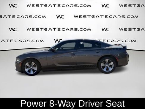 Used 2017 Dodge Charger SXT RWD image 4