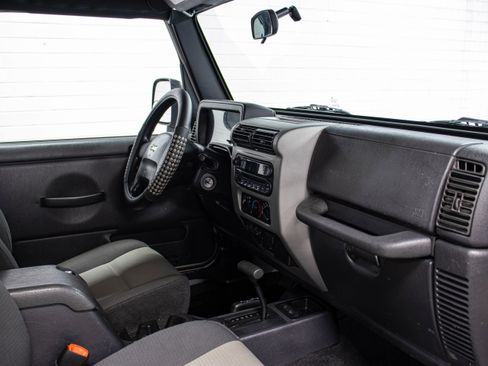 Used 2004 Jeep Wrangler X w/ Convenience Group AWD/4WD image 20