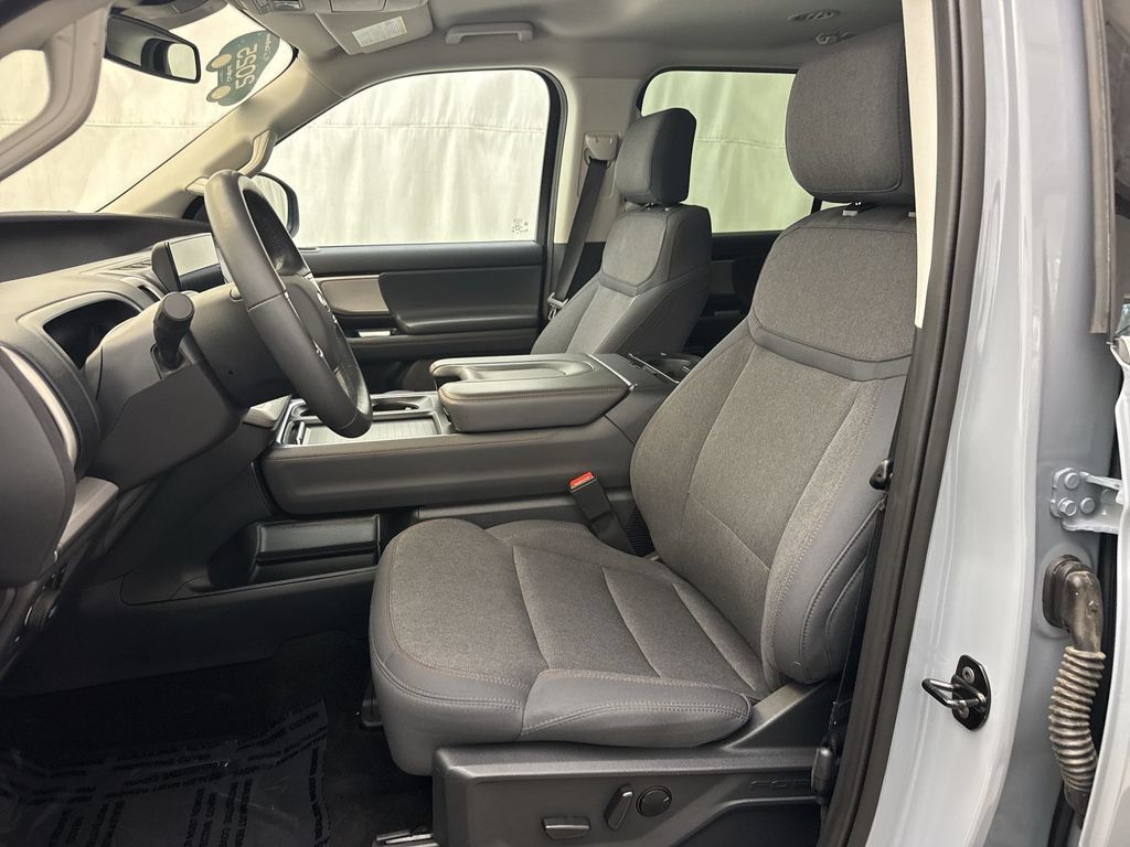 Used 2025 Ford Expedition Active AWD/4WD image 12