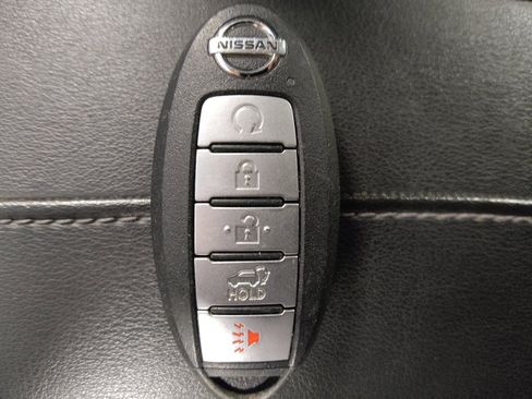 Used 2020 Nissan Rogue SL image 32