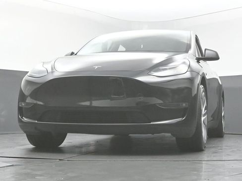 Used 2024 Tesla Model Y Long Range AWD/4WD image 47