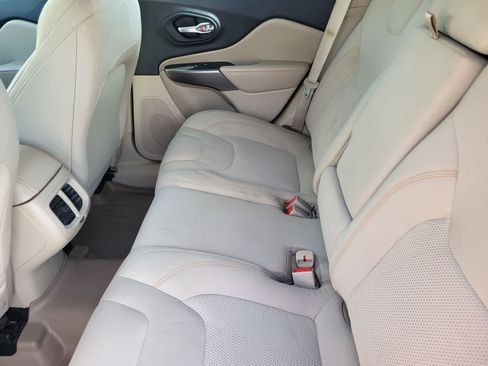 Used 2021 Jeep Cherokee Latitude FWD image 26