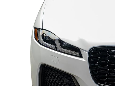 Used 2025 Jaguar F-PACE R-Dynamic S AWD/4WD image 9