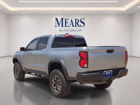 Used 2024 Chevrolet Colorado ZR2 w/ Technology Package AWD/4WD image 3
