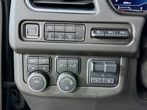 Used 2023 Chevrolet Suburban High Country w/ Max Trailering Package AWD/4WD image 18