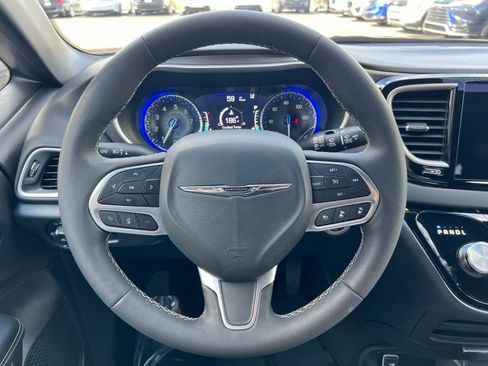 Used 2025 Chrysler Pacifica Select FWD image 29
