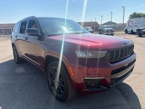Used 2024 Jeep Grand Cherokee L Summit w/ High Altitude Package AWD/4WD image 2