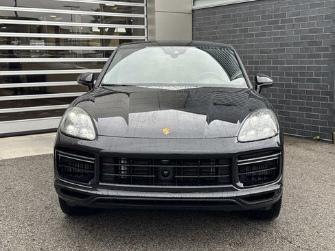 Used 2022 Porsche Cayenne Turbo S AWD/4WD image 2