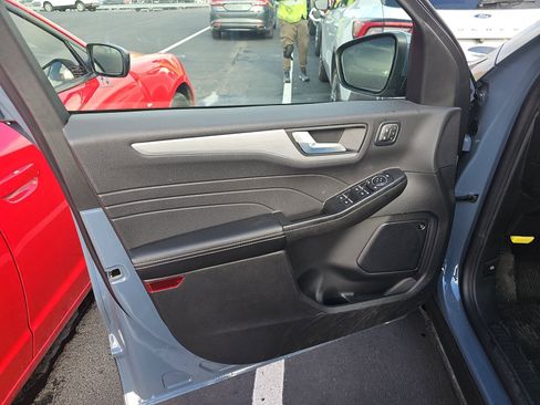 Used 2025 Ford Escape Platinum w/ Premium Technology Package image 15