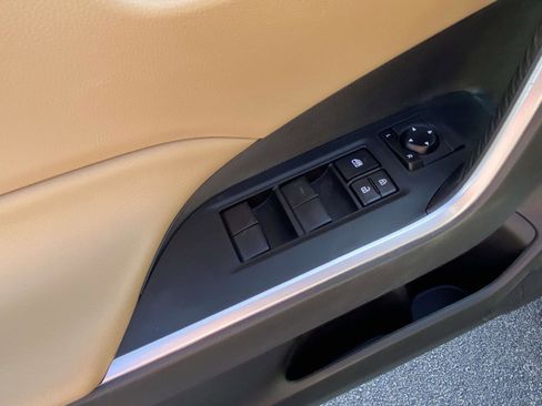 Used 2021 Toyota RAV4 LE image 12