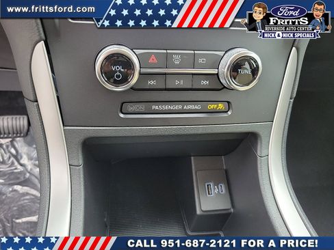 Certified 2024 Ford Edge SE w/ Black Appearance Package image 9