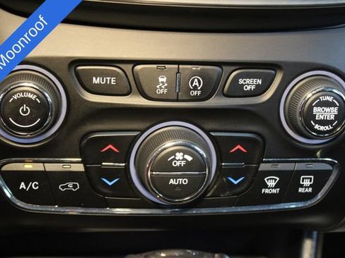 Used 2019 Jeep Cherokee Limited w/ Safetytec Group AWD/4WD image 27