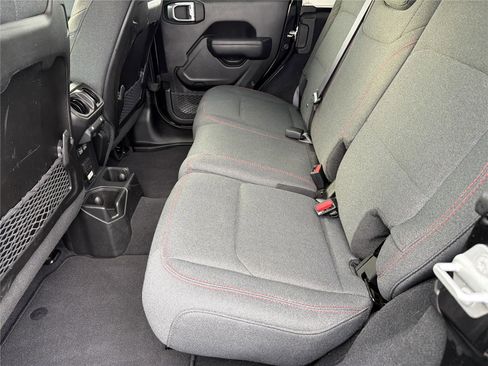 Used 2025 Jeep Wrangler Unlimited Rubicon AWD/4WD image 19