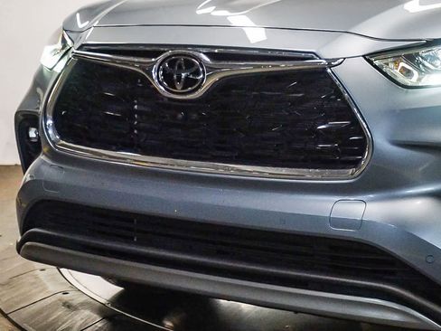 Used 2022 Toyota Highlander Platinum FWD image 8
