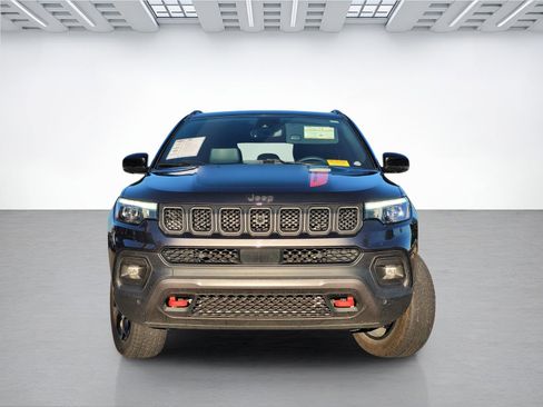 Used 2023 Jeep Compass Trailhawk w/ Trailhawk Elite Group AWD/4WD image 2