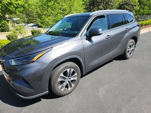 Used 2022 Toyota Highlander XLE image 5