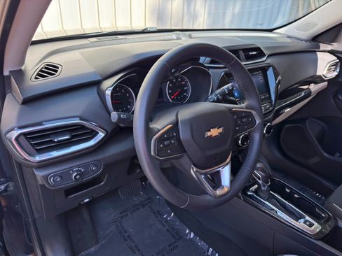 Used 2021 Chevrolet TrailBlazer LT FWD image 12