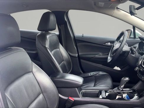 Used 2018 Chevrolet Cruze Premier image 30