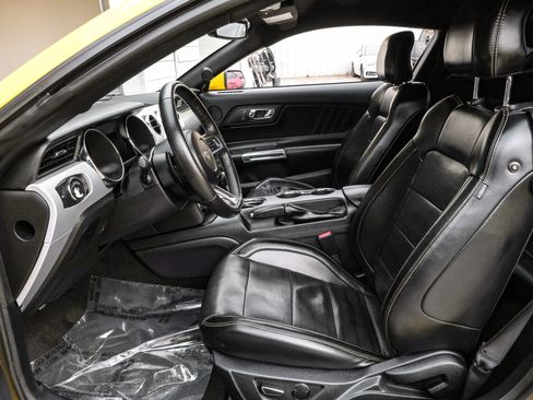 Used 2016 Ford Mustang Premium image 3