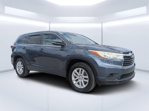Used 2015 Toyota Highlander LE image 1