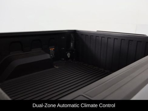 Used 2023 Chevrolet Silverado 1500 LT AWD/4WD image 10