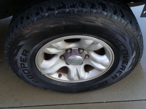 Used 2001 Toyota 4Runner SR5 image 13