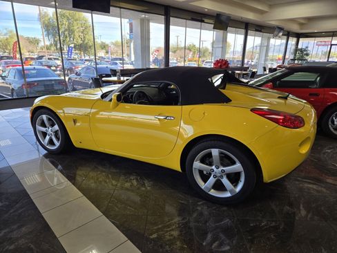 Used 2008 Pontiac Solstice Convertible w/ Preferred Package image 4
