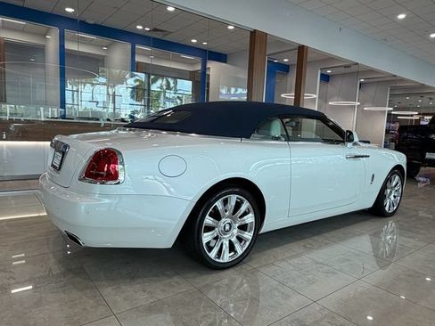 Used 2017 Rolls-Royce Dawn RWD image 11