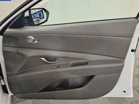 Used 2024 Hyundai Elantra SEL image 32