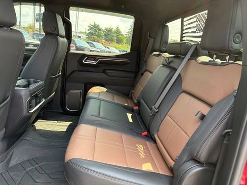 Used 2024 Chevrolet Silverado 1500 High Country w/ High Country Premium Package AWD/4WD image 19