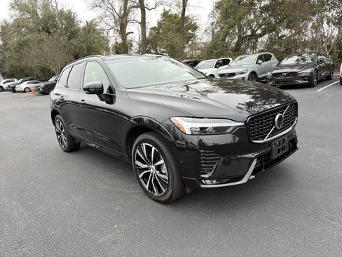 Certified 2025 Volvo XC60 B5 Plus image 2