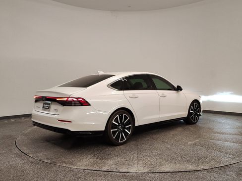 Used 2024 Honda Accord Touring image 8