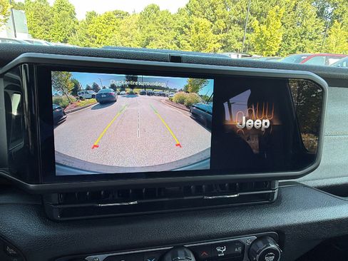 Used 2024 Jeep Wrangler Unlimited Sport AWD/4WD image 32