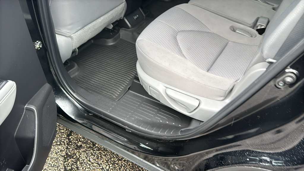 Used 2022 Toyota Highlander LE AWD/4WD image 34