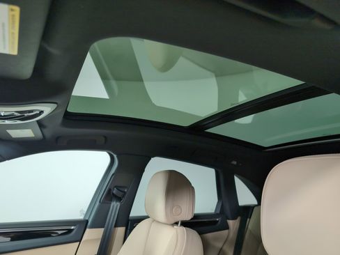 Certified 2025 Porsche Macan AWD/4WD image 20