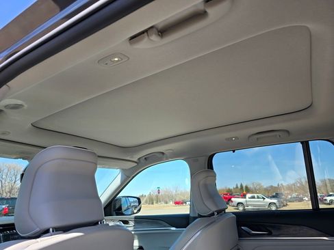 Used 2022 Jeep Grand Cherokee Overland w/ Luxury Tech Group IV image 15