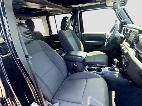 Used 2023 Jeep Wrangler Unlimited w/ Sun & Screen Package AWD/4WD image 31
