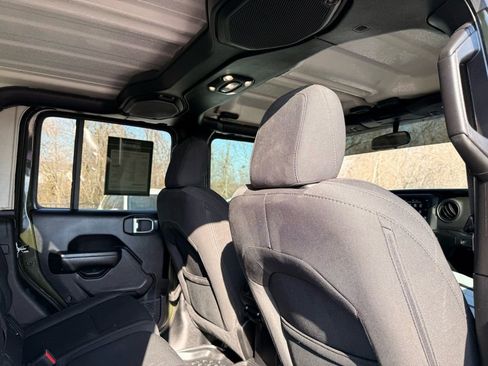 Used 2021 Jeep Gladiator Sport image 39