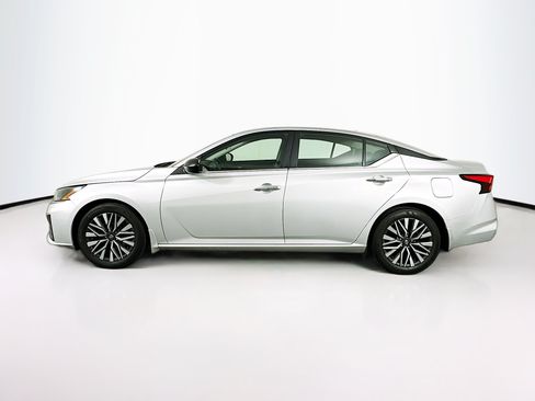 Used 2024 Nissan Altima 2.5 SV FWD image 4