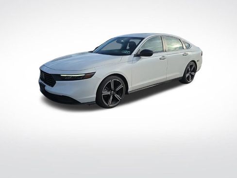 Used 2023 Honda Accord Sport image 3