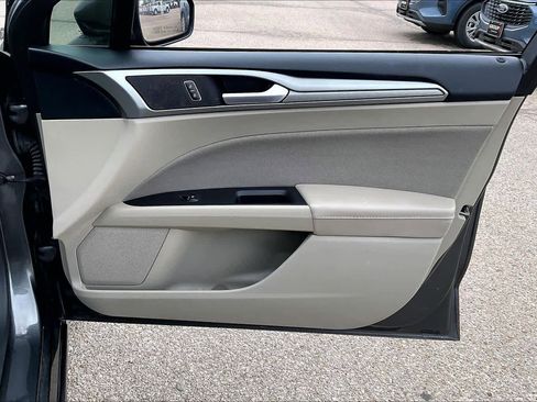 Used 2019 Ford Fusion SE FWD image 22