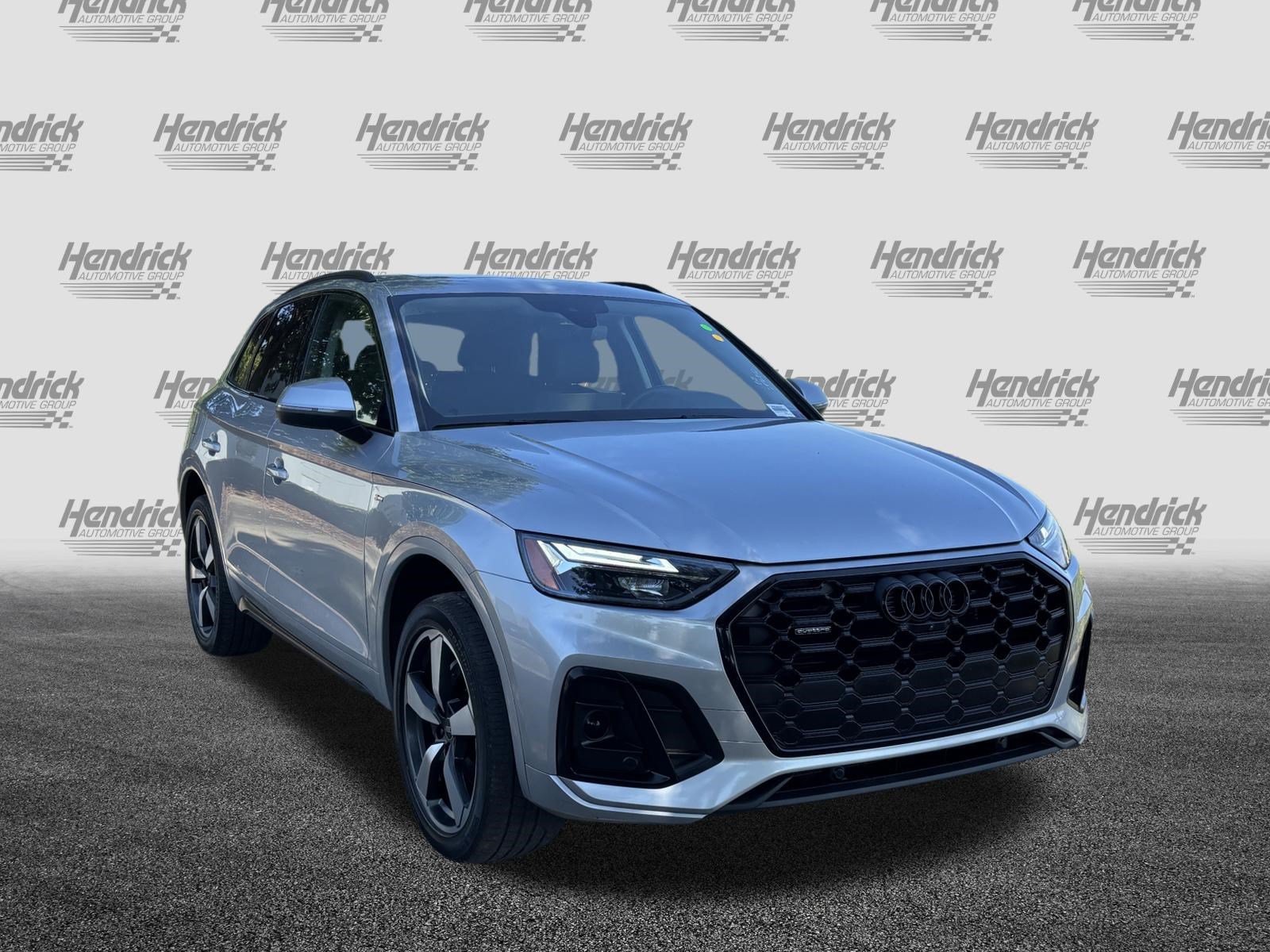 Used 2023 Audi Q5 2.0T Premium Plus w/ Premium Plus Package AWD/4WD image 2