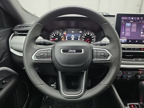 Used 2023 Jeep Compass Latitude AWD/4WD image 23