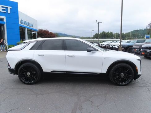 Used 2024 Cadillac Lyriq Sport AWD/4WD image 9