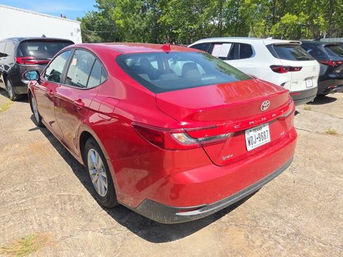 Used 2025 Toyota Camry LE FWD image 8
