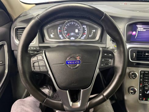 Used 2018 Volvo S60 T5 Inscription Platinum image 12