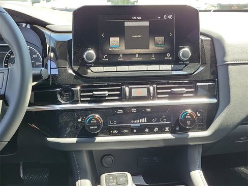 New 2025 Nissan Pathfinder SV image 9